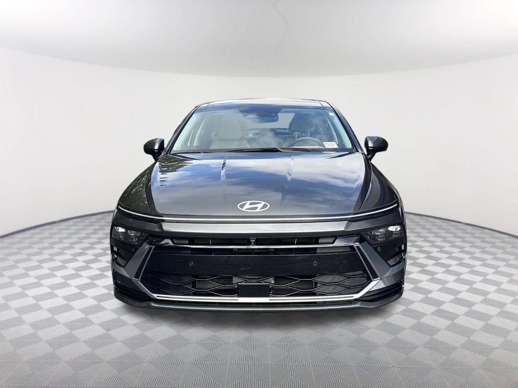 Used 2025 Hyundai Sonata Limited FWD image 2