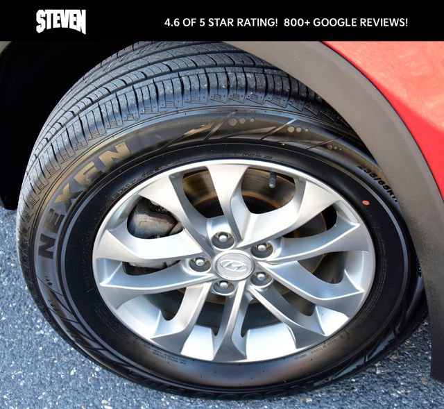 Used 2020 Hyundai Santa Fe SE image 28