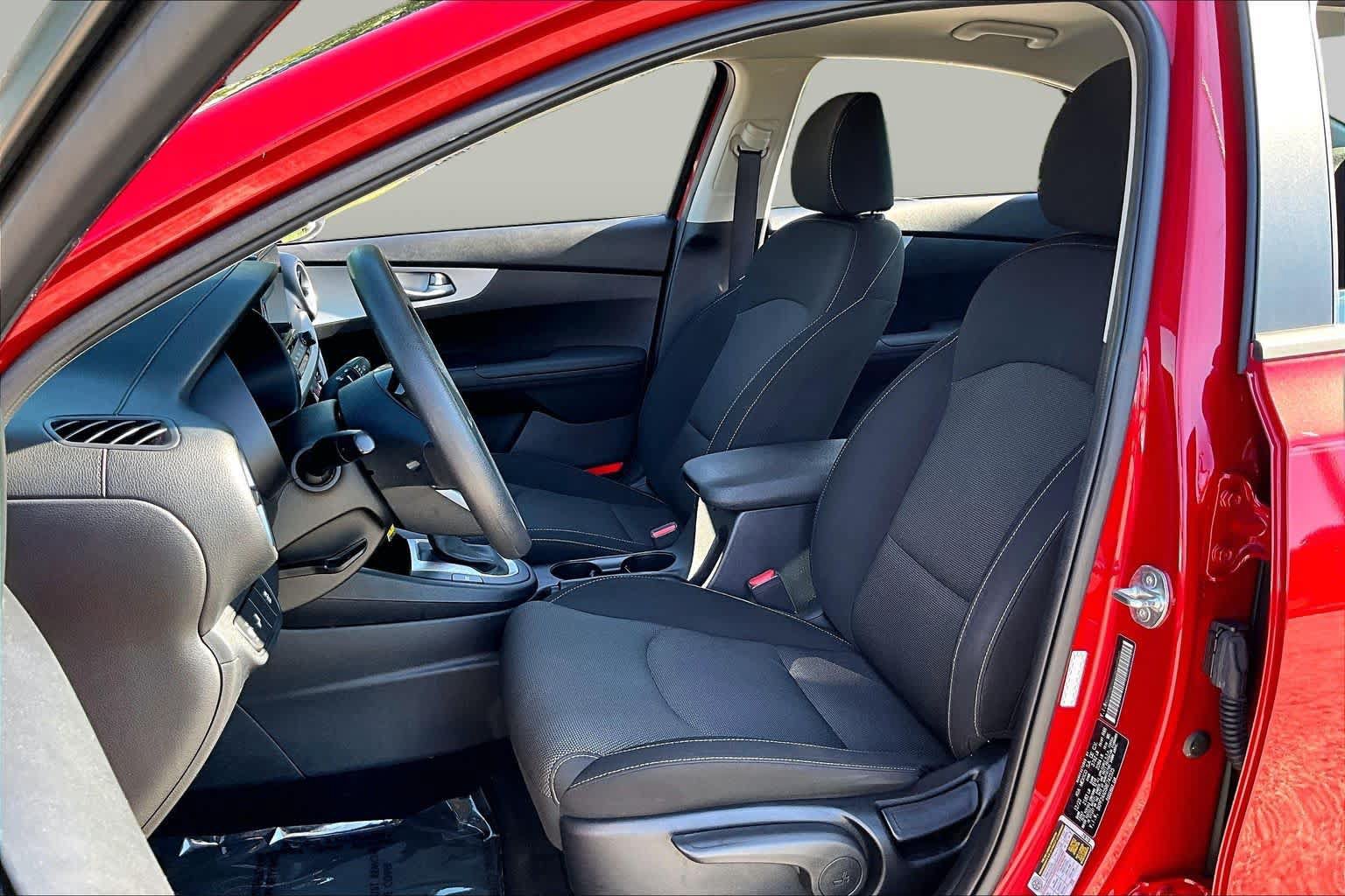 Used 2024 Kia Forte LXS w/ LXS Technology Package FWD image 8