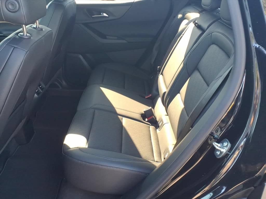 New 2027 Chevrolet Equinox LT w/ Convenience Package II FWD image 17