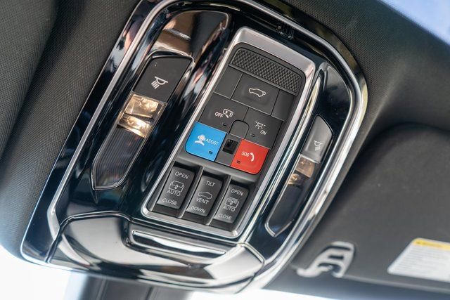 Used 2023 Jeep Grand Wagoneer 4WD w/ Flexible Seating Group image 50