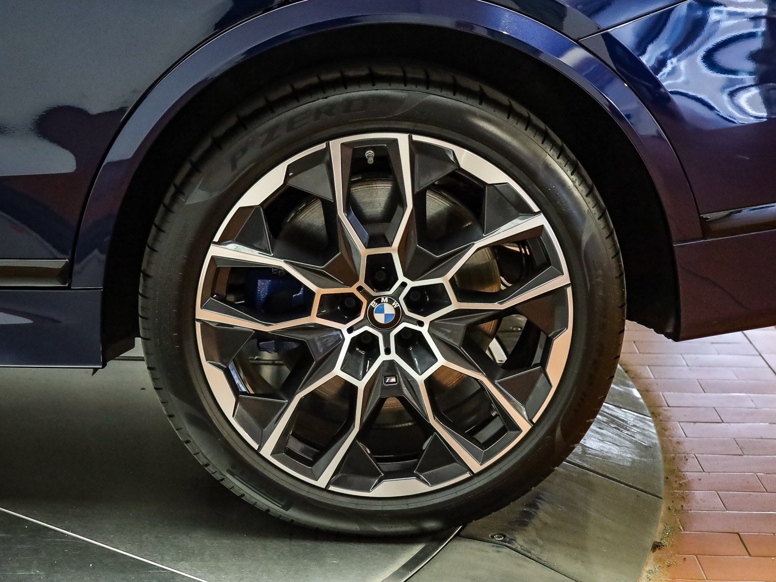 Certified 2025 BMW X7 M60i image 11