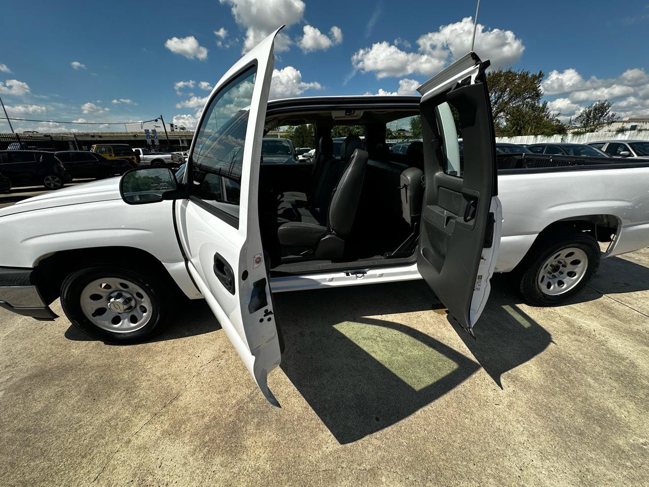 Used 2005 Chevrolet Silverado 1500 W/T RWD image 22