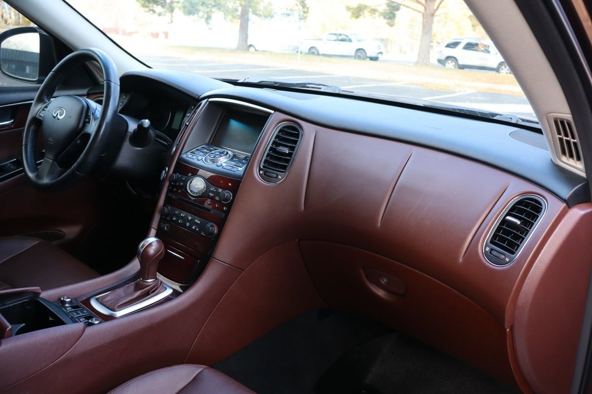 Used 2015 INFINITI QX50 Journey w/ Premium Package image 17