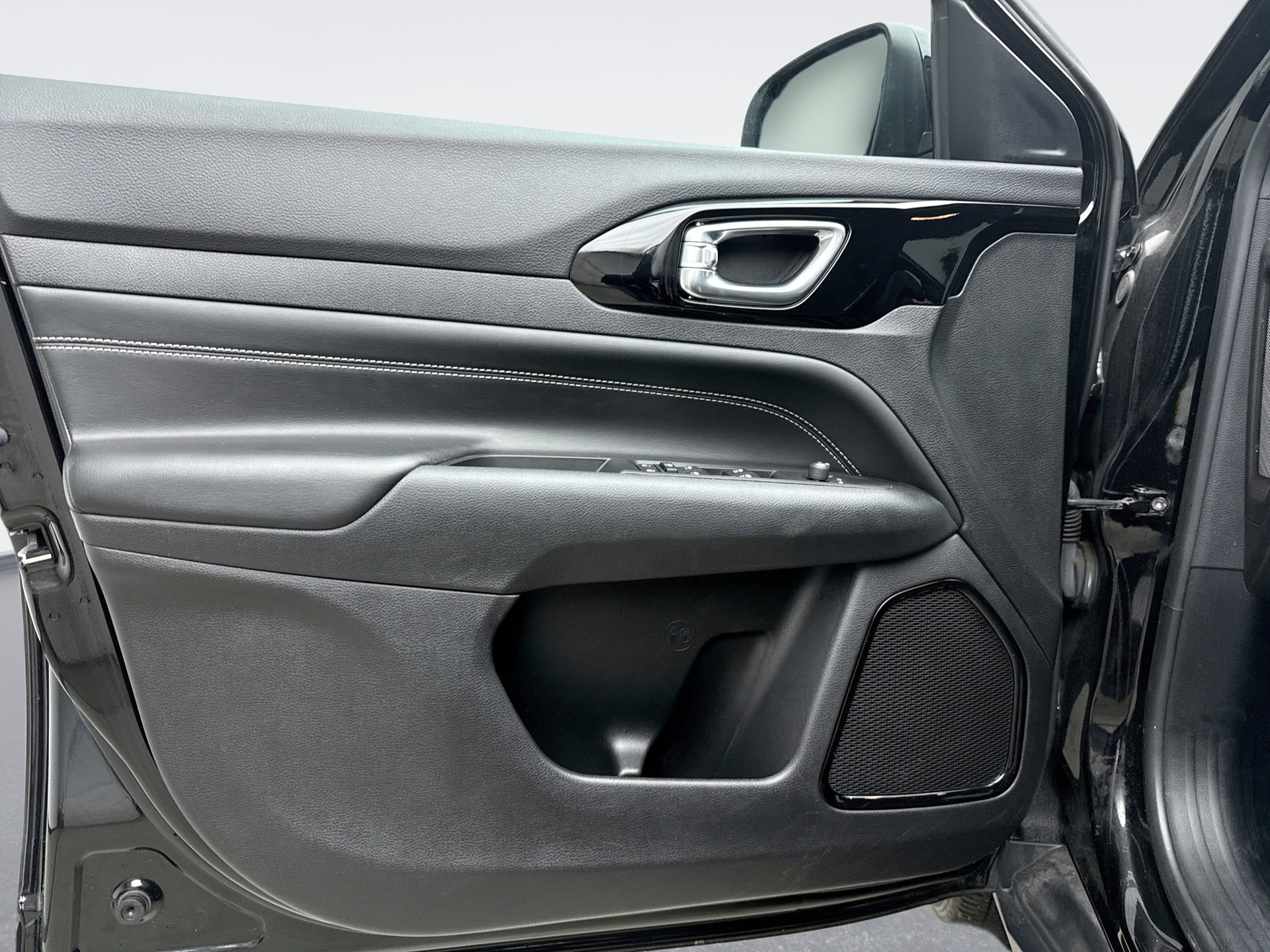 Used 2022 Jeep Compass Latitude image 9