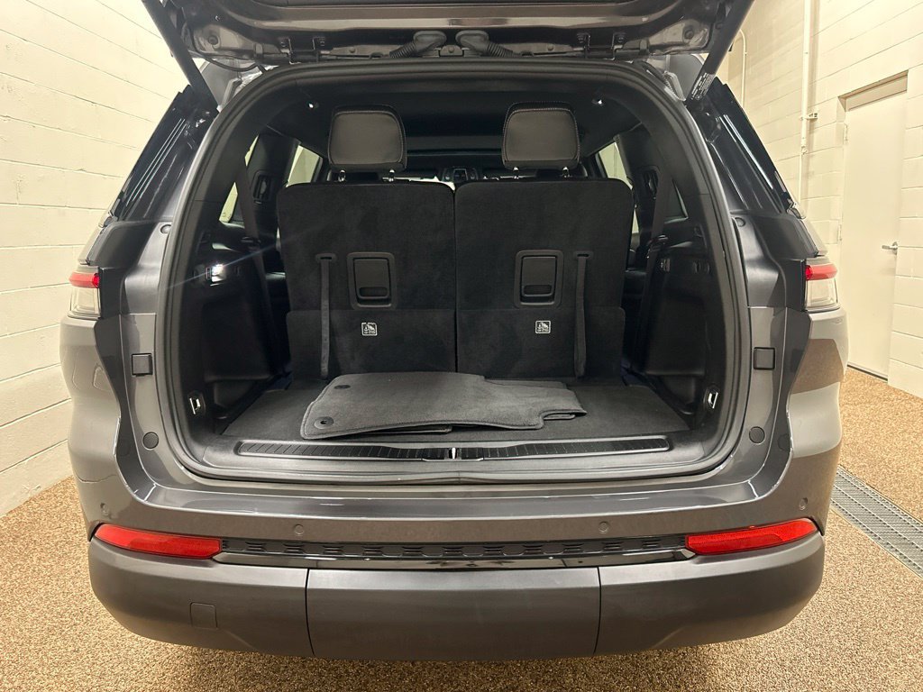 Used 2025 Jeep Grand Cherokee L Altitude AWD/4WD image 19
