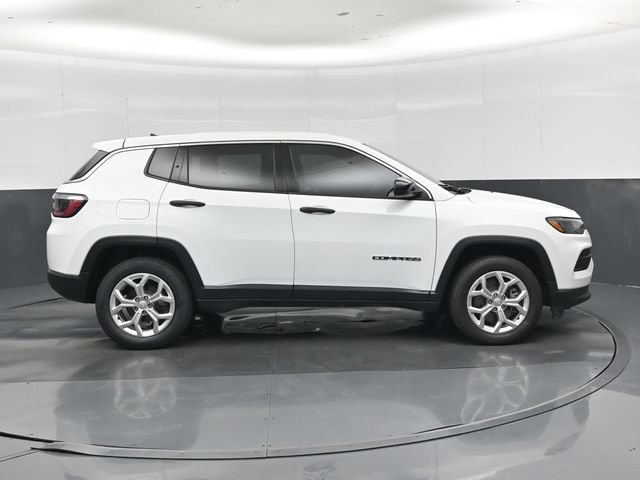 Used 2025 Jeep Compass Sport AWD/4WD image 2