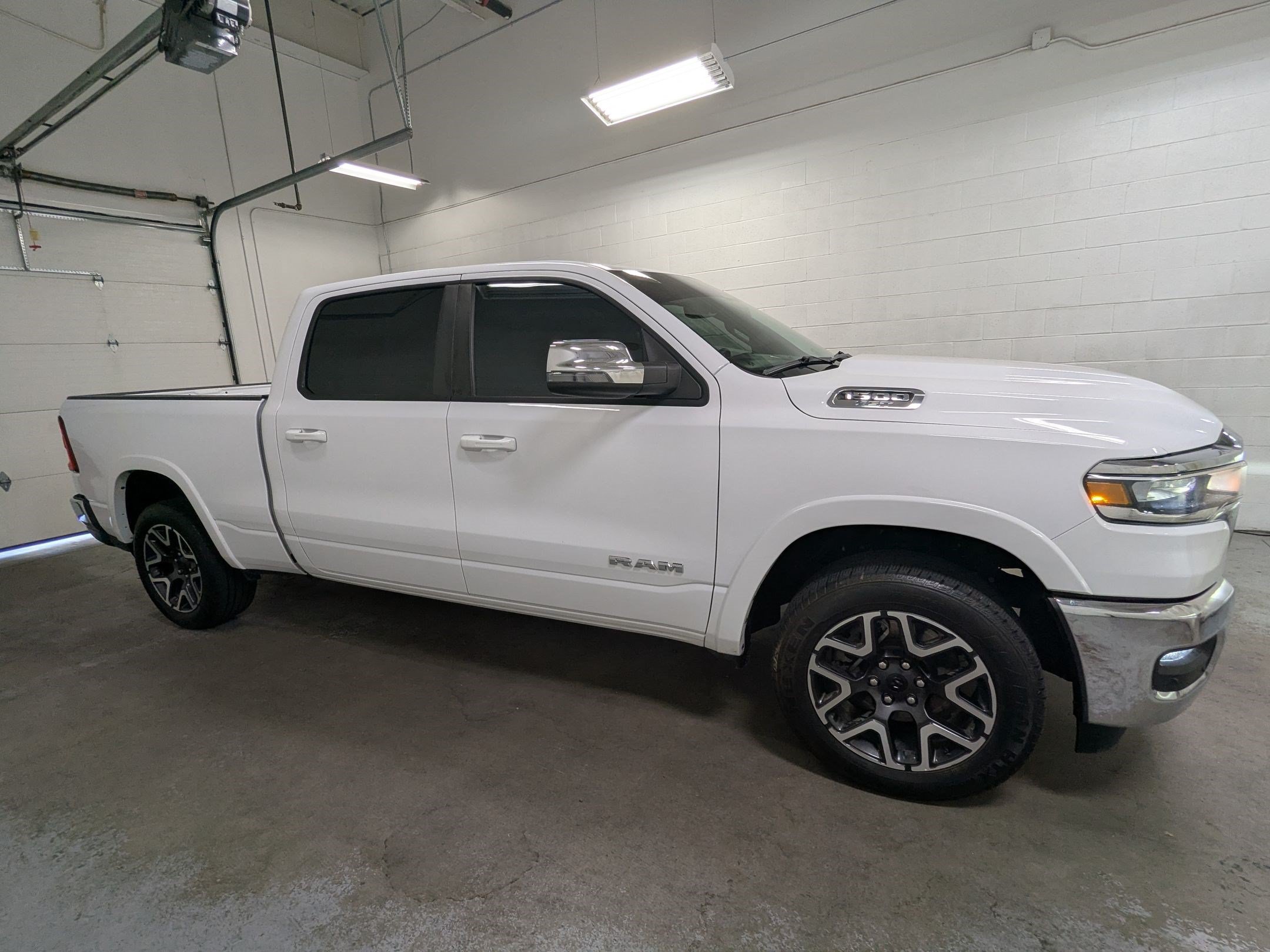 Used 2025 RAM 1500 Laramie AWD/4WD image 3