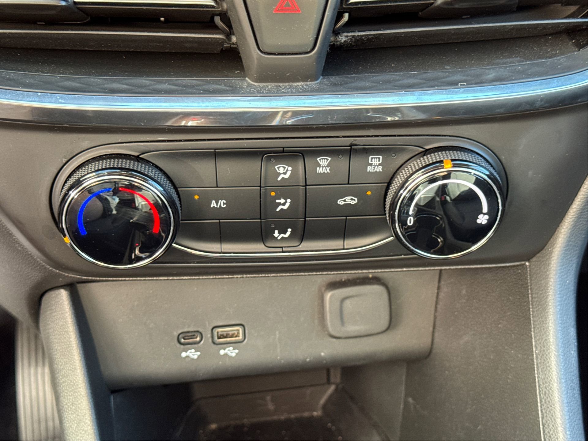 Used 2024 Buick Encore GX Preferred image 30