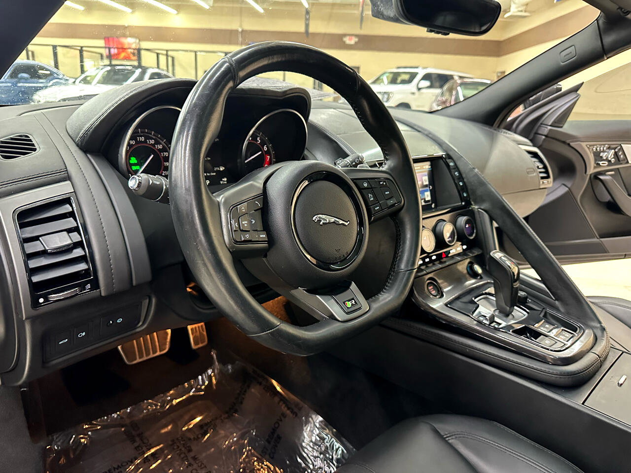 Used 2016 Jaguar F-TYPE R image 17