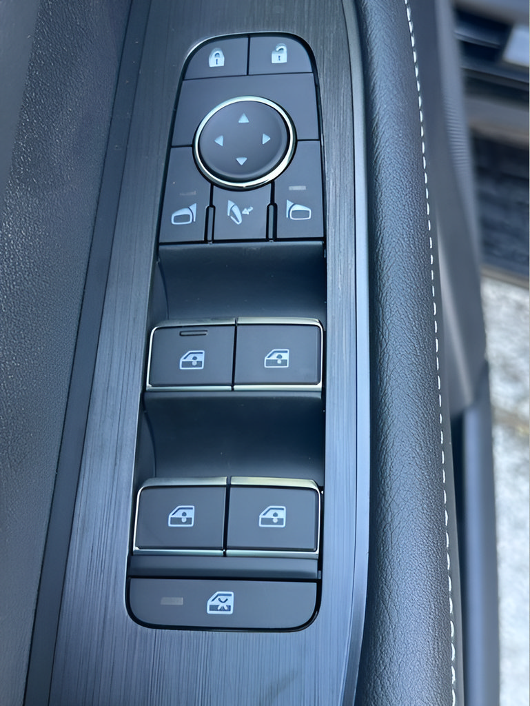 New 2026 Nissan Armada PRO-4X w/ Captain's Chari Seat Package AWD/4WD image 15