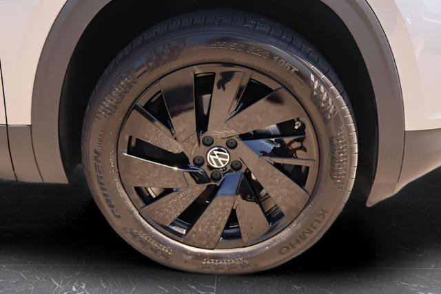 Certified 2025 Volkswagen Atlas Cross Sport SE w/ Panoramic Sunroof Package AWD/4WD image 10