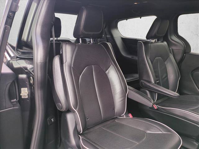 Used 2019 Chrysler Pacifica Limited w/ Advanced Safetytec Group FWD image 21