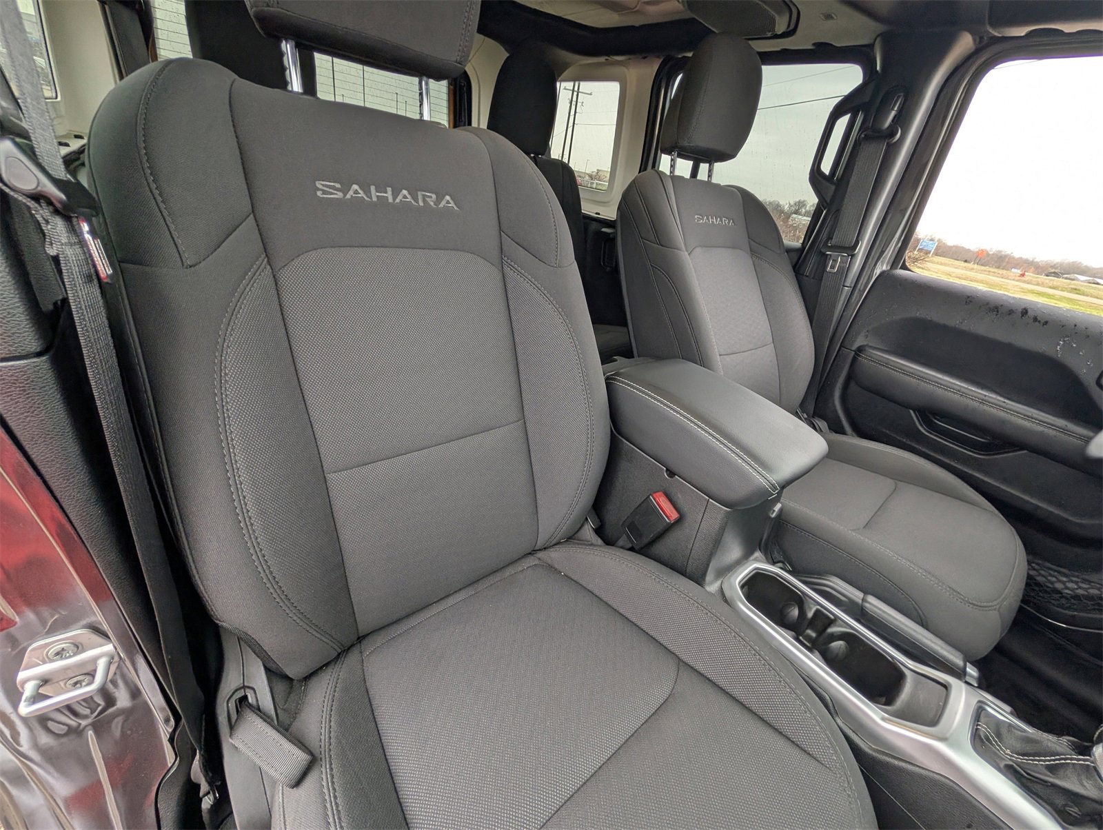 Used 2023 Jeep Wrangler Sahara w/ Cold Weather Group image 21