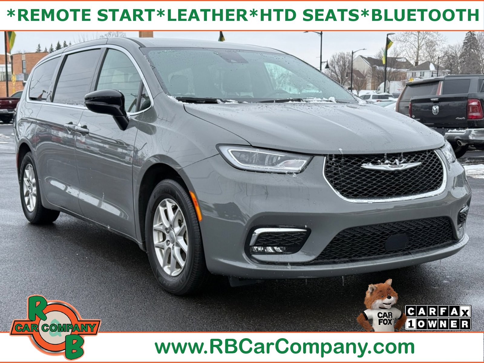 Used 2025 Chrysler Pacifica Select image 1