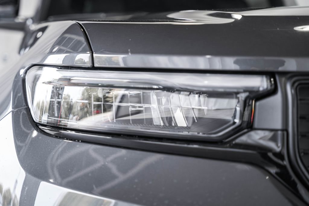 New 2025 Jeep Grand Cherokee 4WD image 12