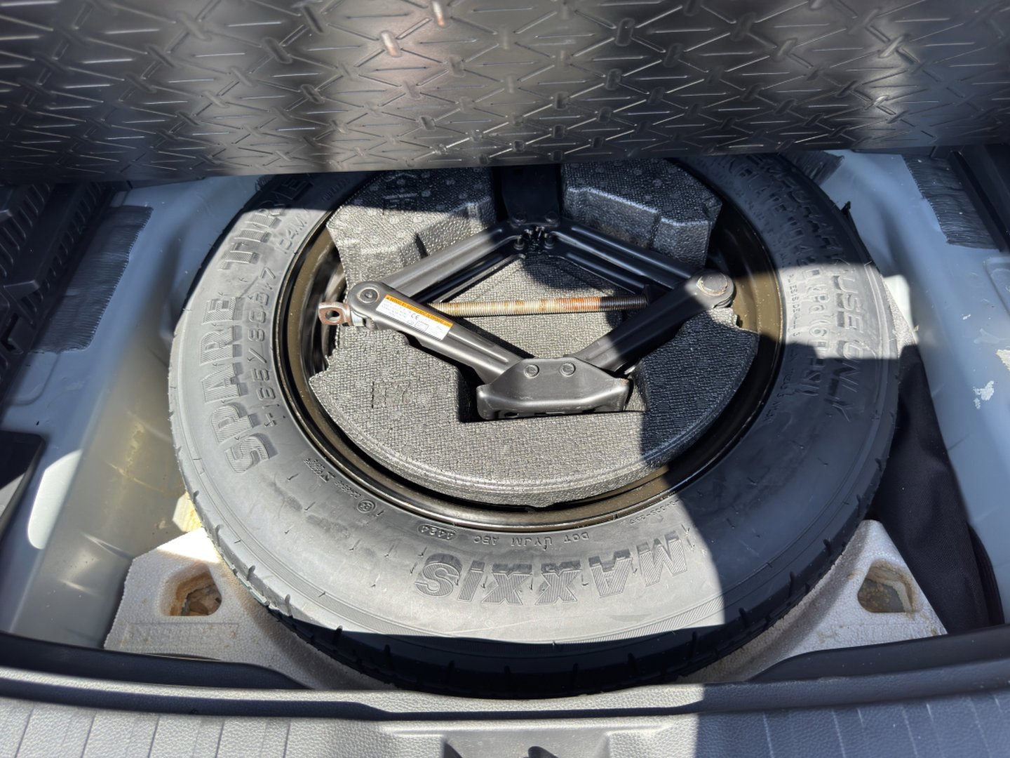 Used 2025 Toyota RAV4 XLE image 27