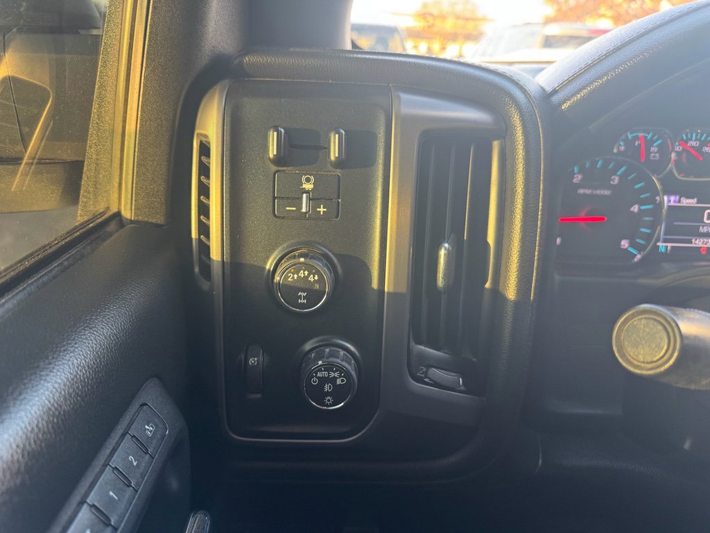 Used 2017 GMC Sierra 3500 SLT w/ Duramax Plus Package AWD/4WD image 15