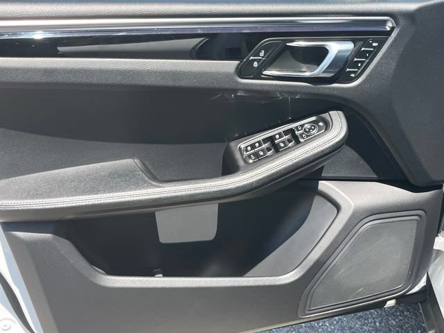 Used 2024 Porsche Macan AWD/4WD image 9