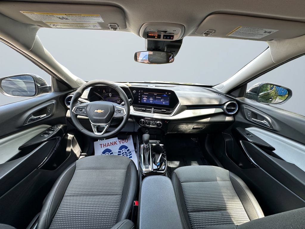 Used 2024 Chevrolet Trax LT w/ Driver Confidence Package FWD image 10