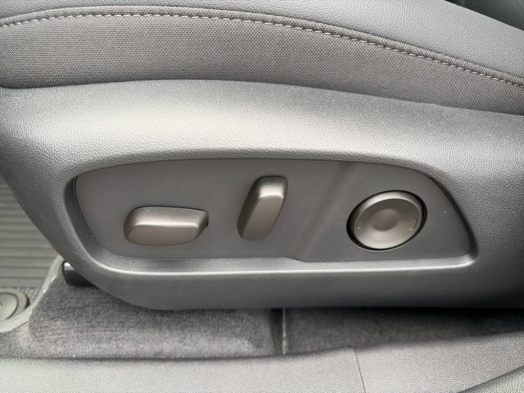 New 2027 Chevrolet Equinox LT w/ Convenience Package II FWD image 16