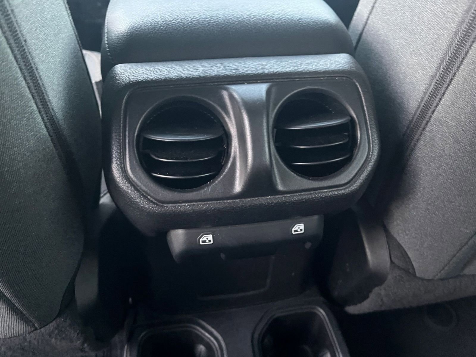Used 2025 Jeep Wrangler Unlimited Sport AWD/4WD image 23