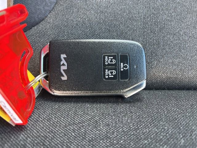 Certified 2023 Kia Carnival LX image 38