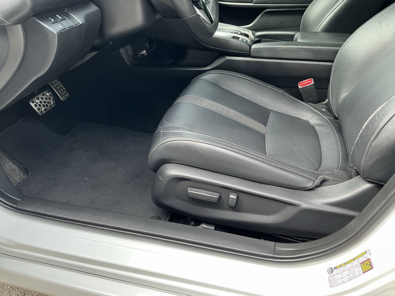 Used 2019 Honda Civic Touring image 22