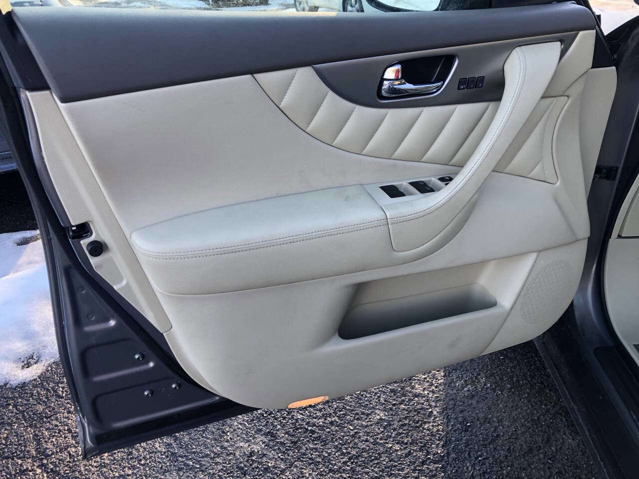 Used 2012 INFINITI FX35 AWD w/ Premium Pkg image 11