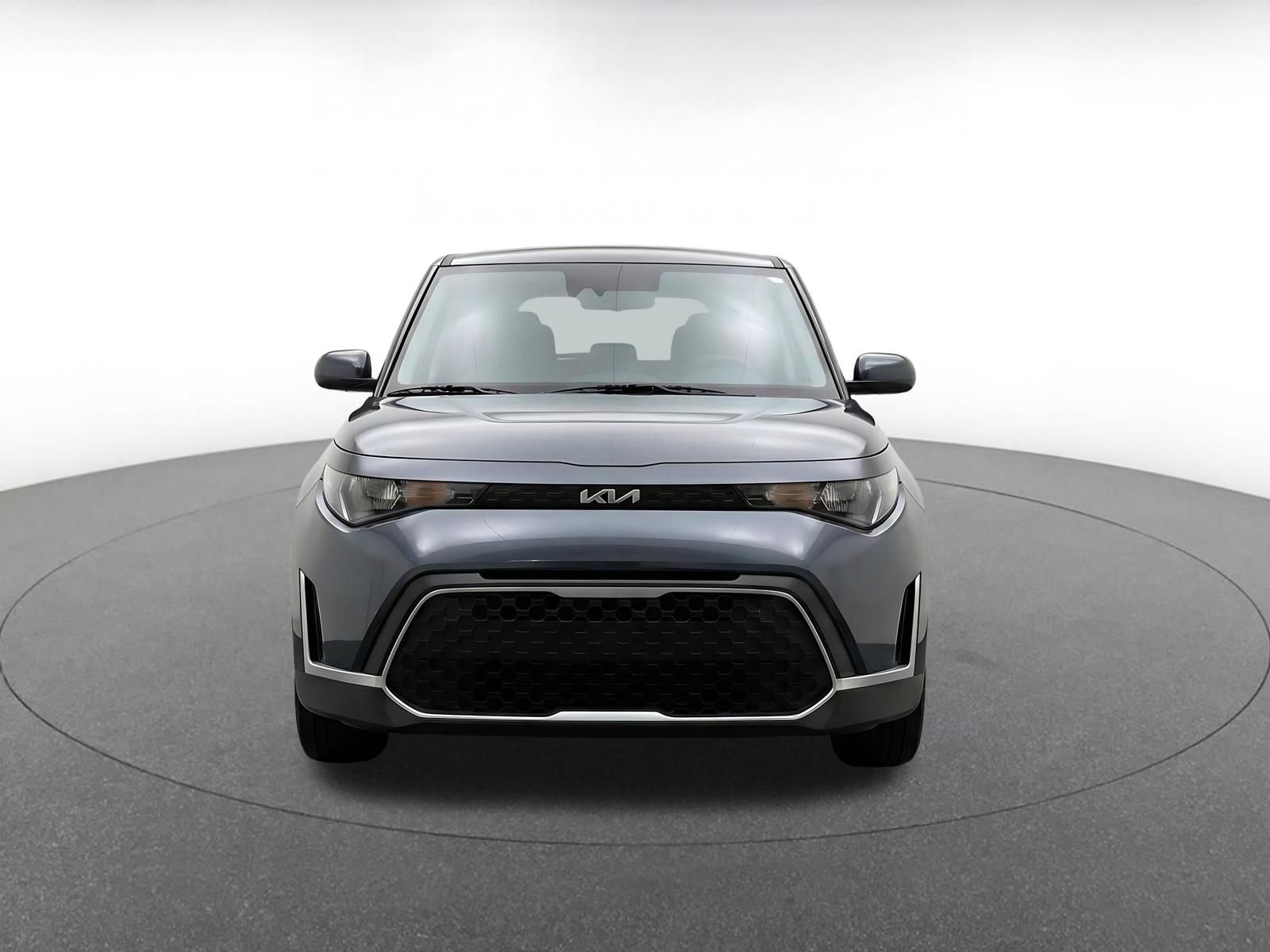 Used 2025 Kia Soul LX w/ LX Technology Package FWD image 2