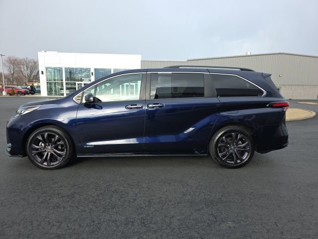 Certified 2021 Toyota Sienna XSE image 5