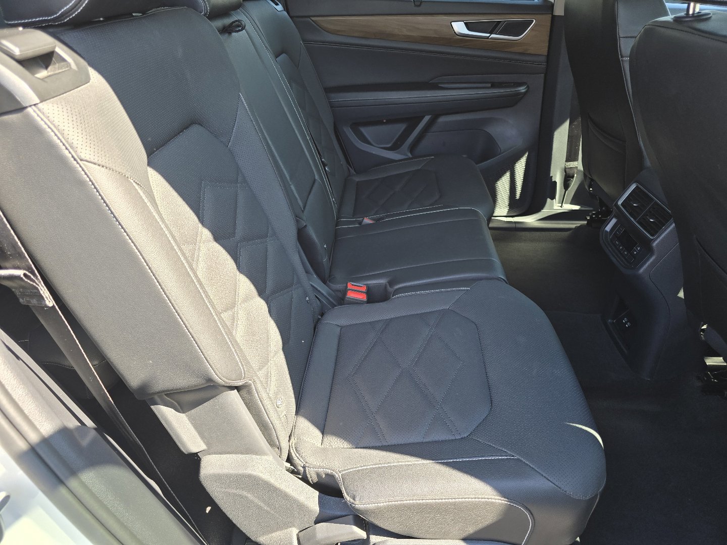Used 2025 Volkswagen Atlas SE AWD/4WD image 26