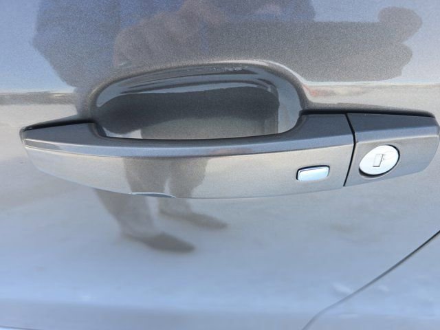 Used 2021 Chevrolet Trax LT w/ LT Convenience Package image 10