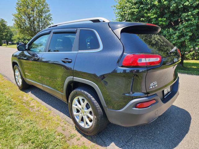 Used 2016 Jeep Cherokee Latitude w/ Cold Weather Group AWD/4WD image 8