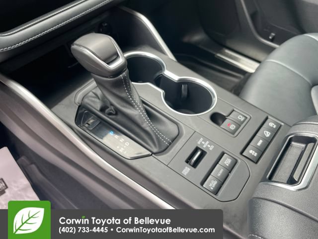 Used 2022 Toyota Highlander XLE AWD/4WD image 38