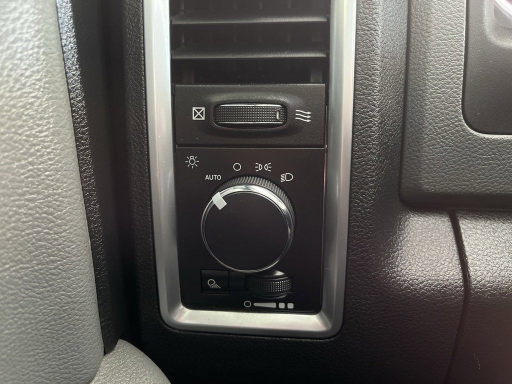 Used 2017 RAM 1500 Classic SLT image 23