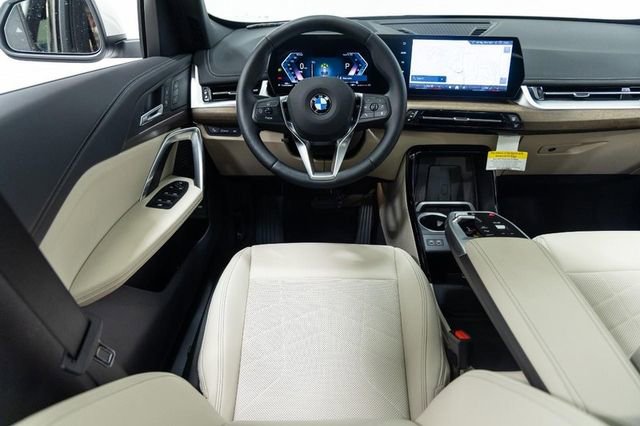 Used 2025 BMW X1 xDrive28i AWD/4WD image 3