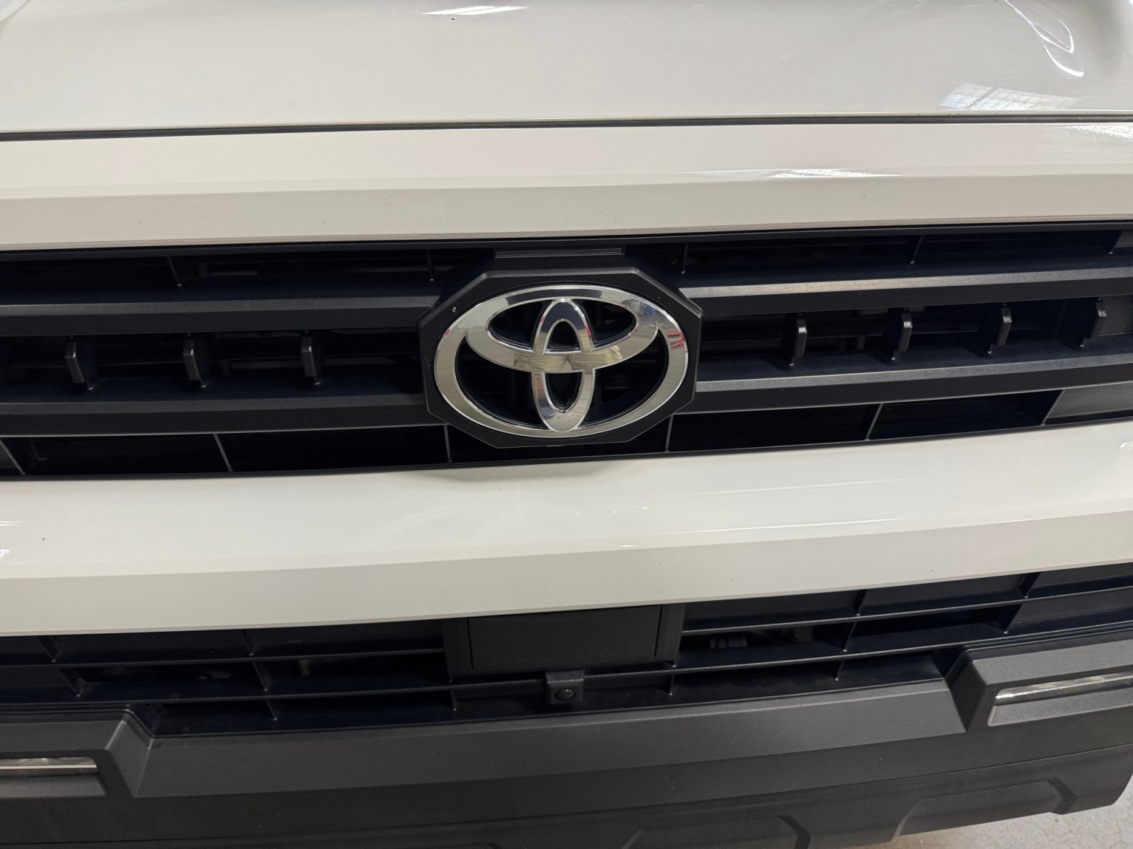 Certified 2025 Toyota 4Runner SR5 AWD/4WD image 23