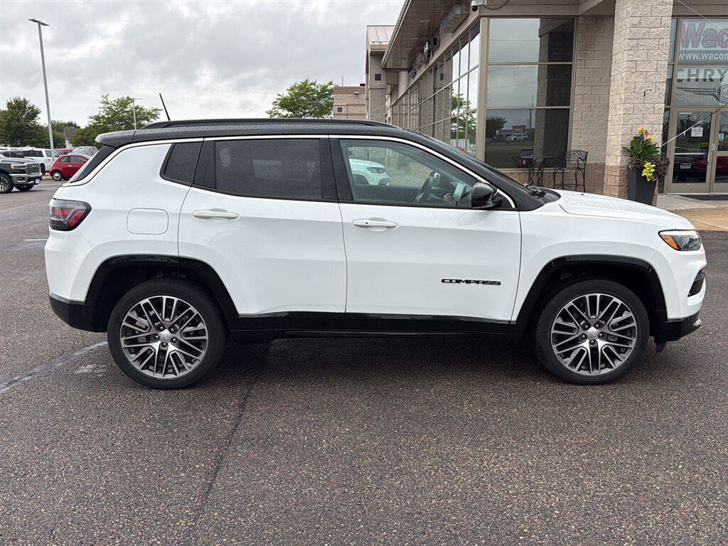 Used 2022 Jeep Compass Limited w/ Elite Group AWD/4WD image 7