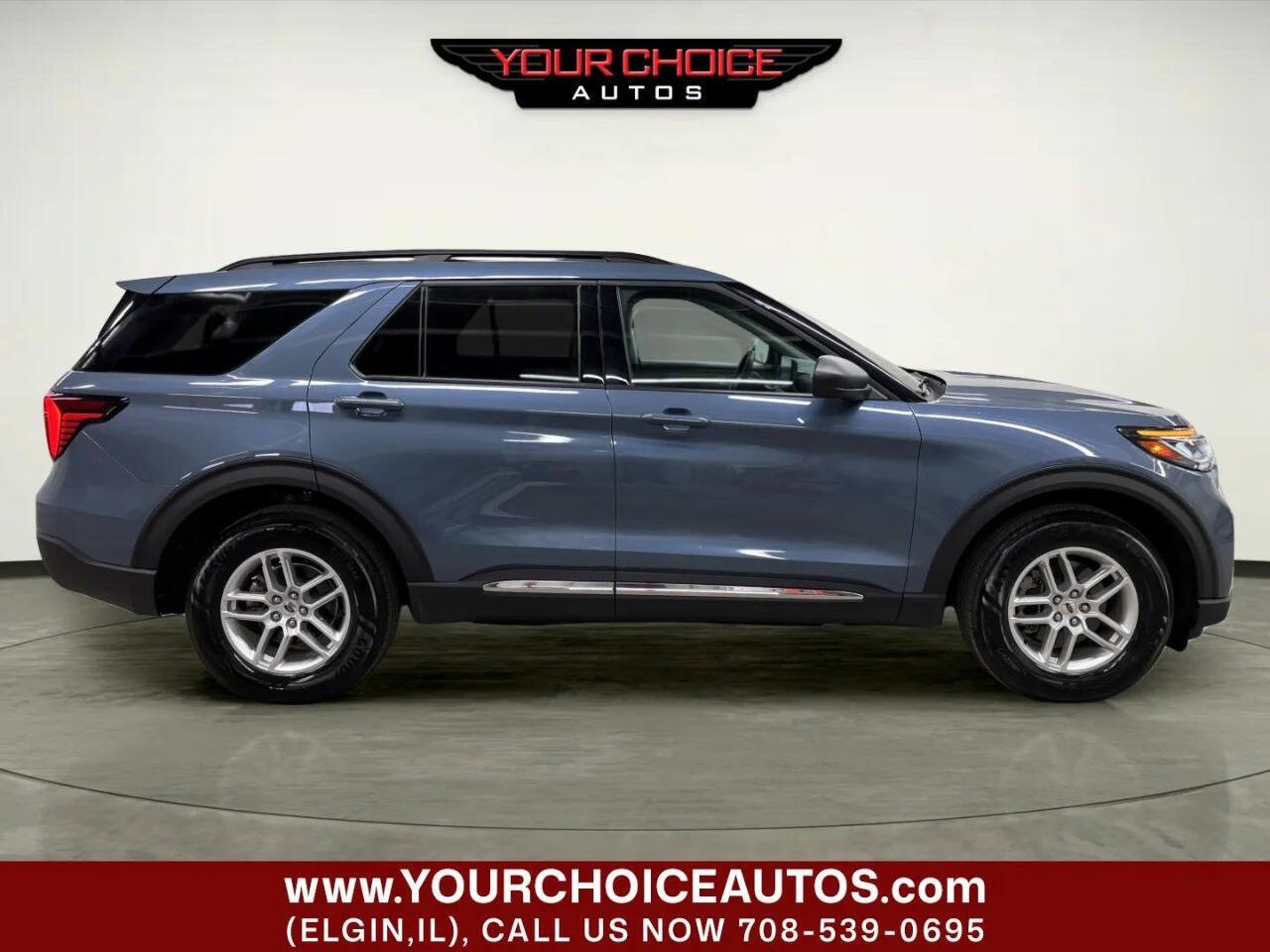 Used 2025 Ford Explorer Active AWD/4WD image 9