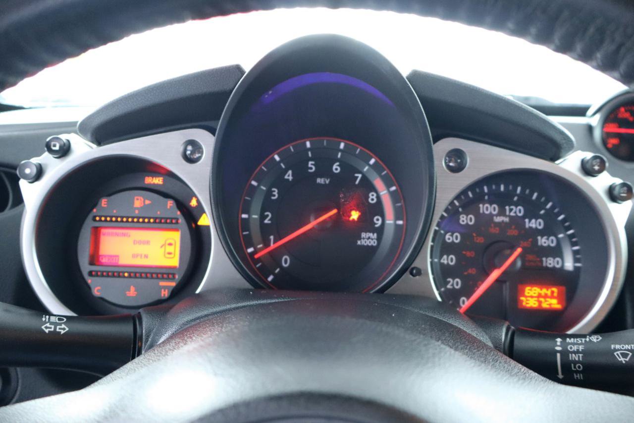 Used 2017 Nissan 370Z Coupe RWD image 22