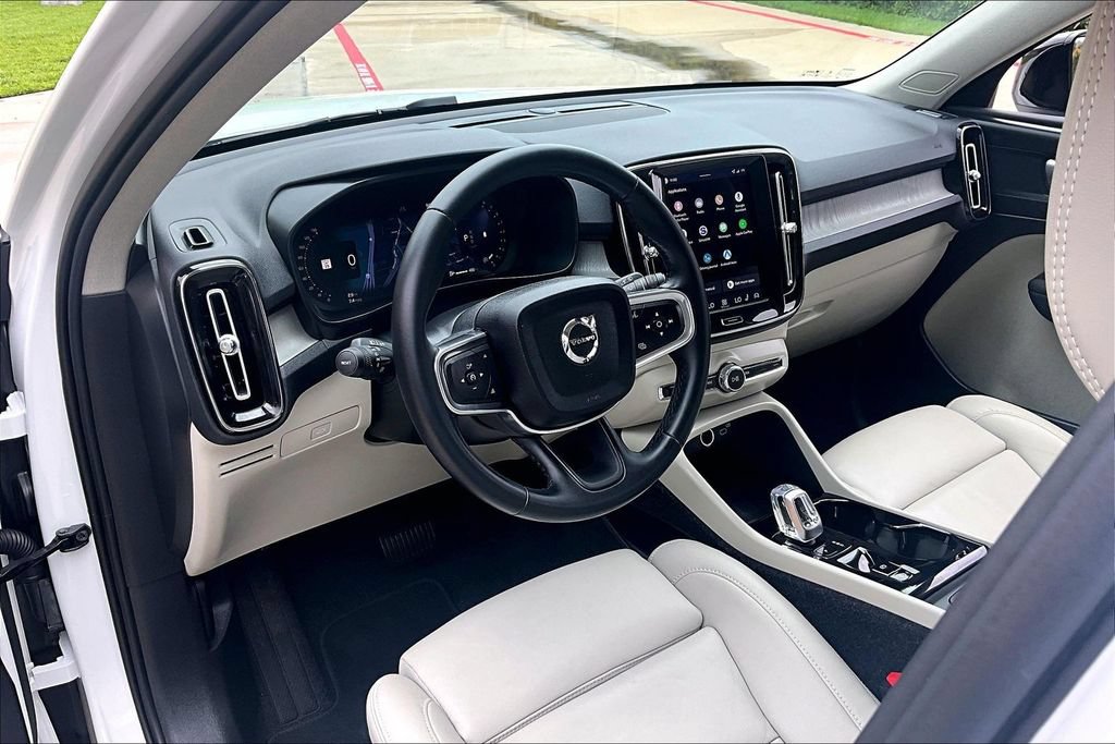 Certified 2026 Volvo XC40 B5 Plus AWD/4WD image 19