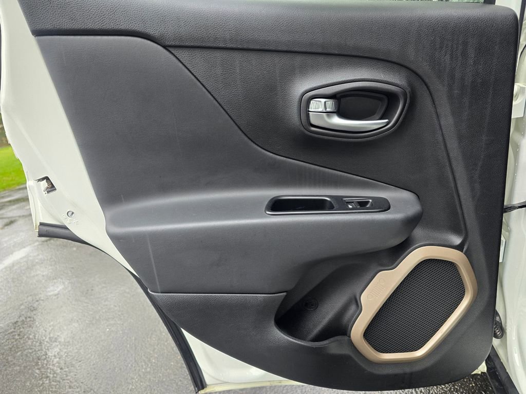 Used 2015 Jeep Renegade Limited AWD/4WD image 22