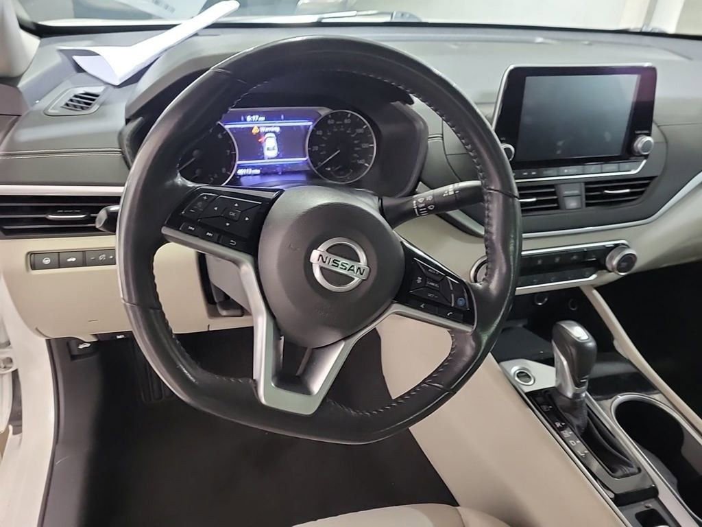 Used 2022 Nissan Altima 2.5 SV w/ SV Premium Package image 11