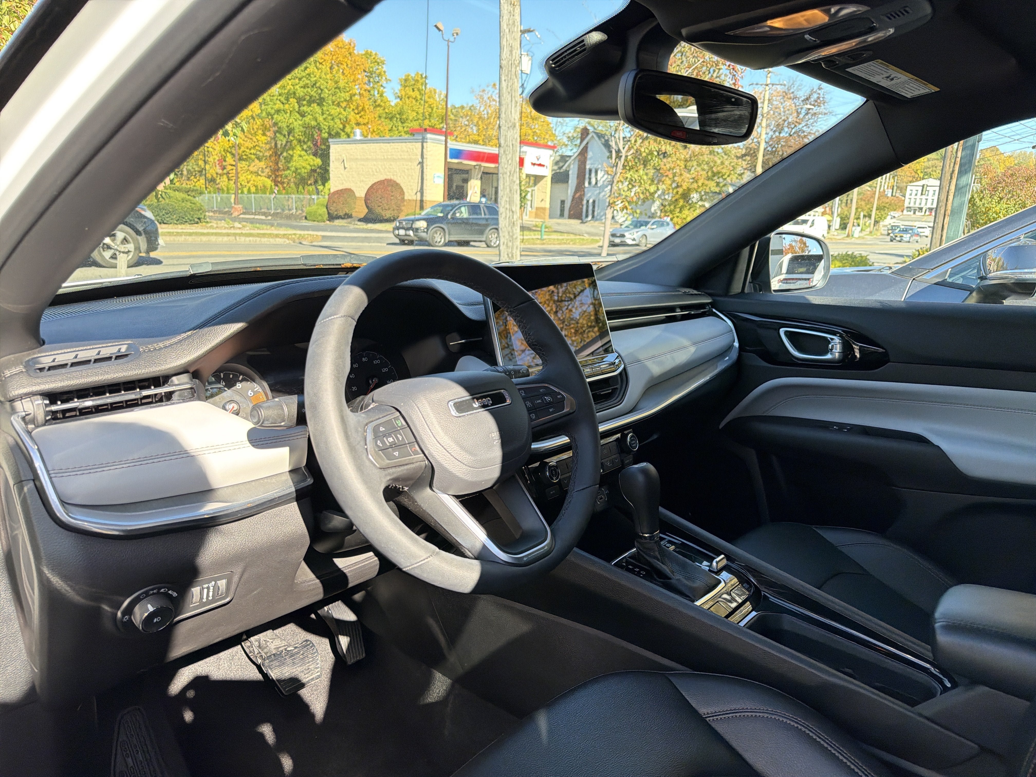 Used 2024 Jeep Compass Limited AWD/4WD image 8