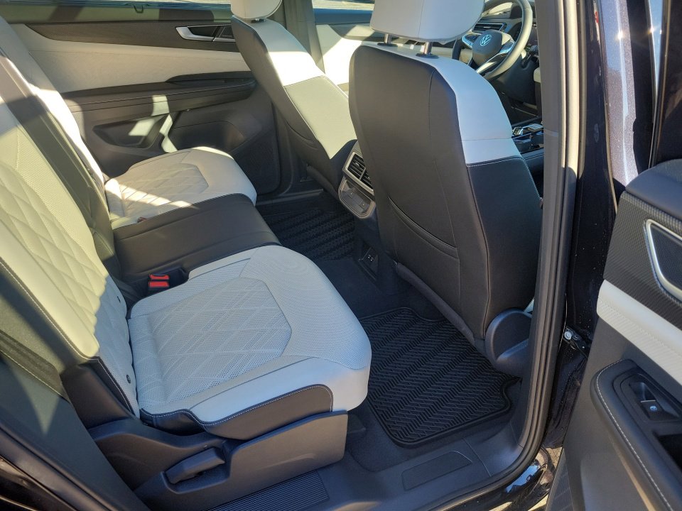 Certified 2025 Volkswagen Atlas Cross Sport SEL Premium R-Line image 33