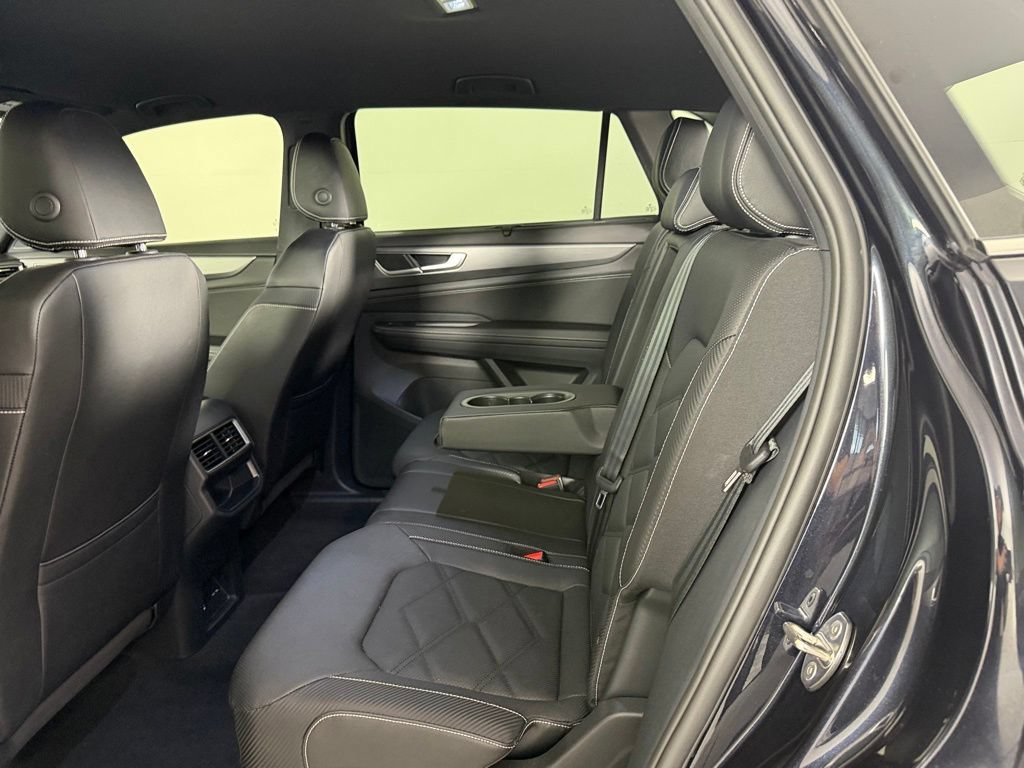 Used 2025 Volkswagen Atlas Cross Sport SE AWD/4WD image 28