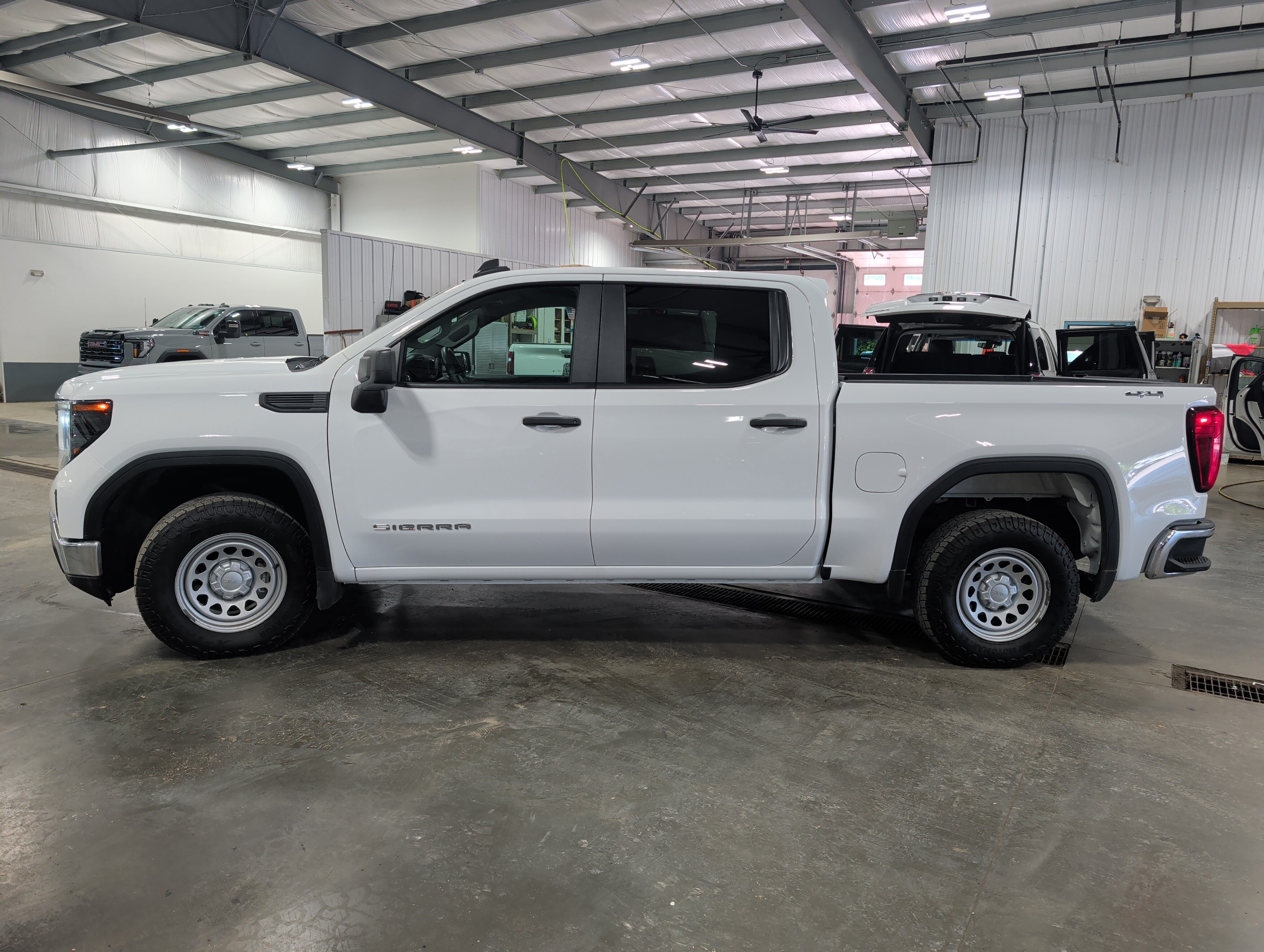 Used 2024 GMC Sierra 1500 Pro w/ Pro Value Package AWD/4WD image 5