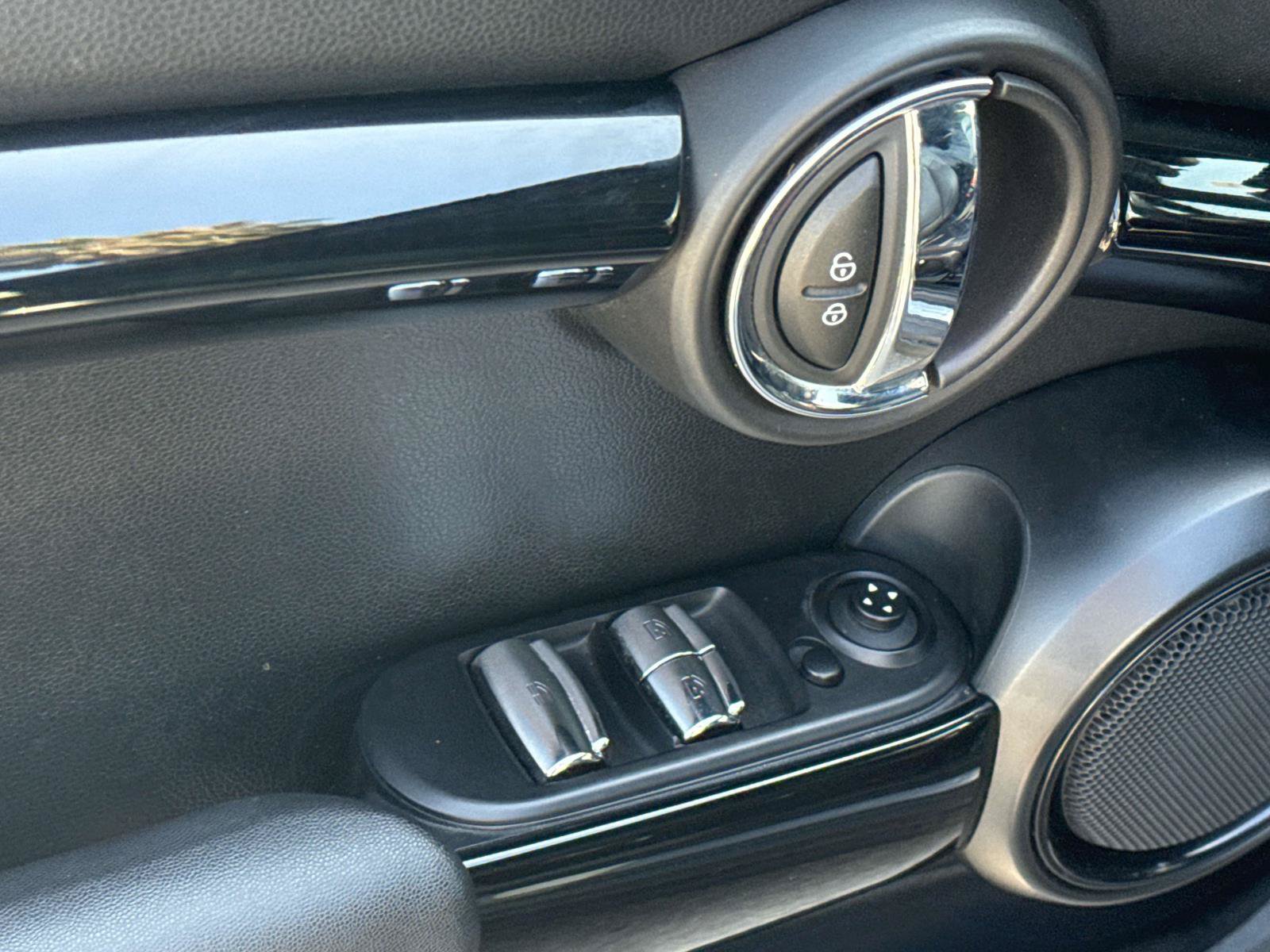 Used 2019 MINI Cooper Convertible FWD image 25