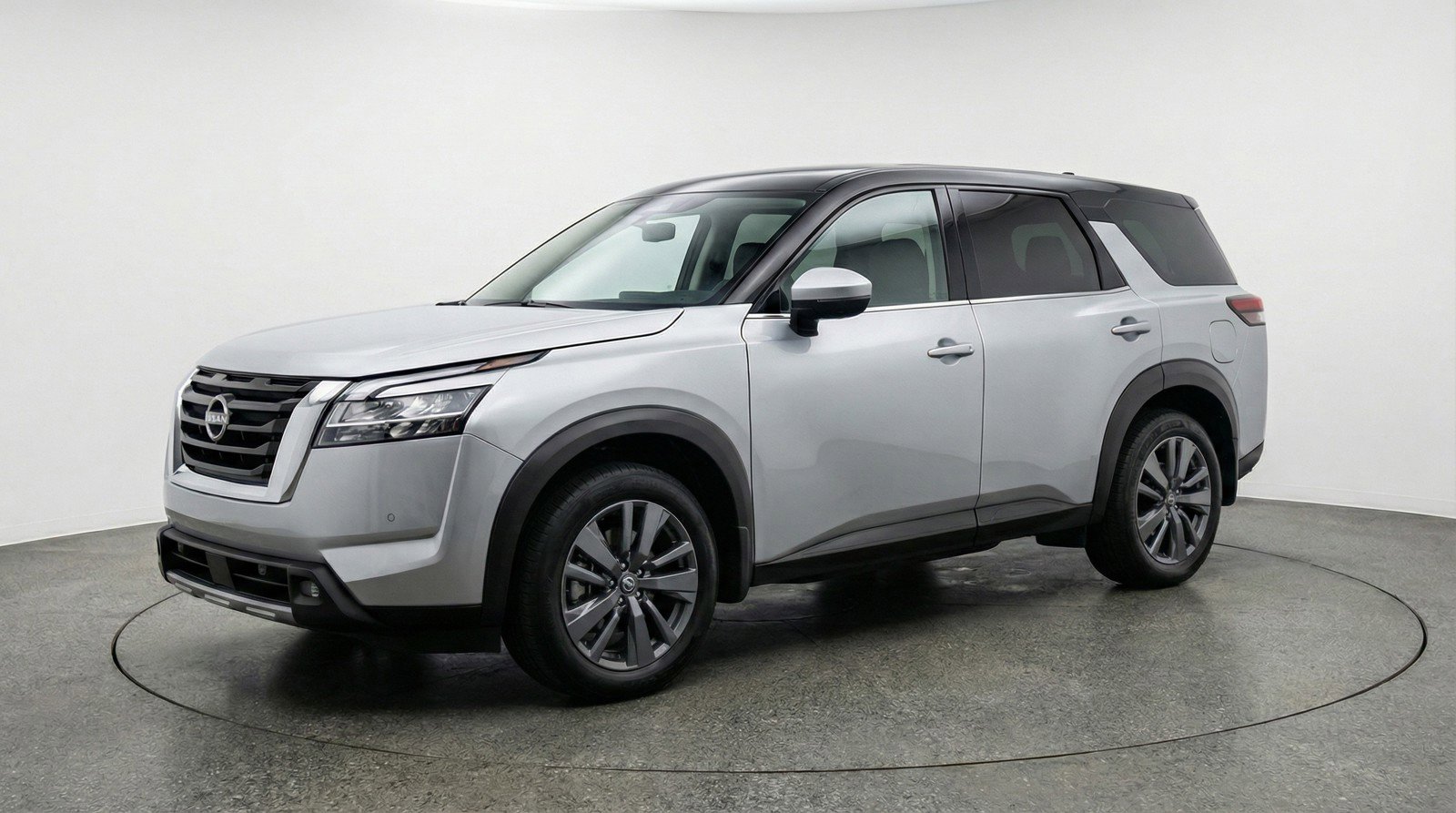 Used 2025 Nissan Pathfinder SV FWD image 3